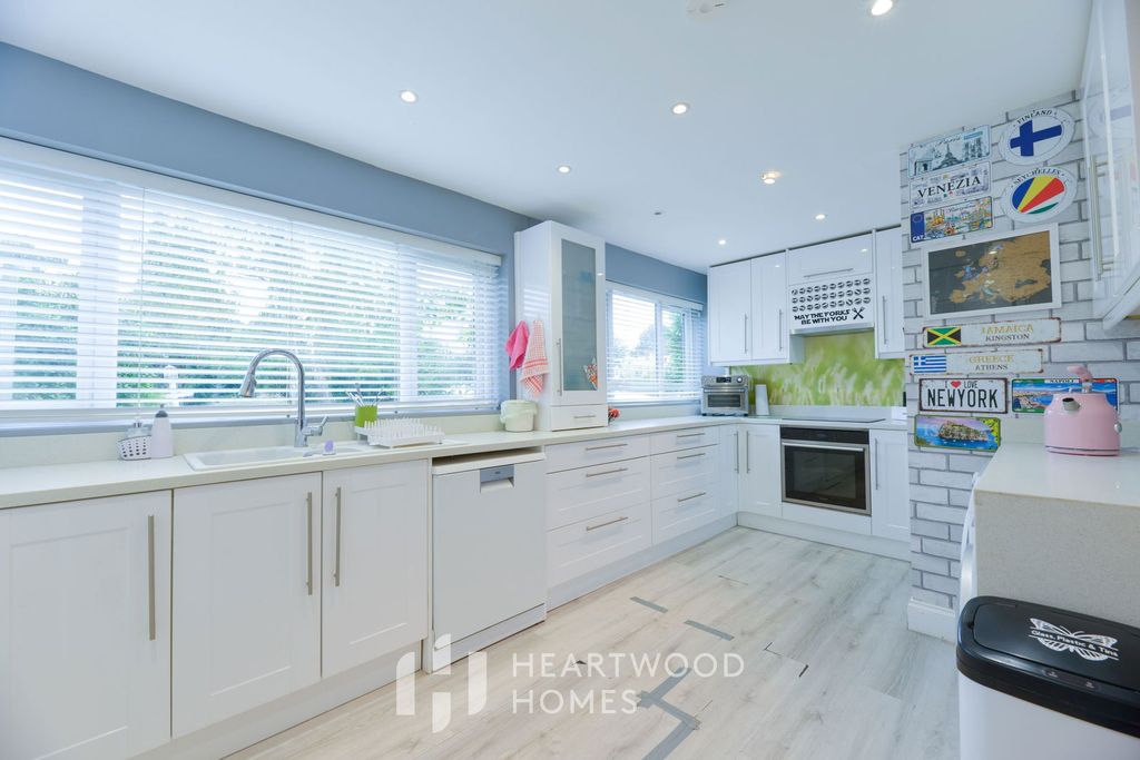 Property photo 2 of 24