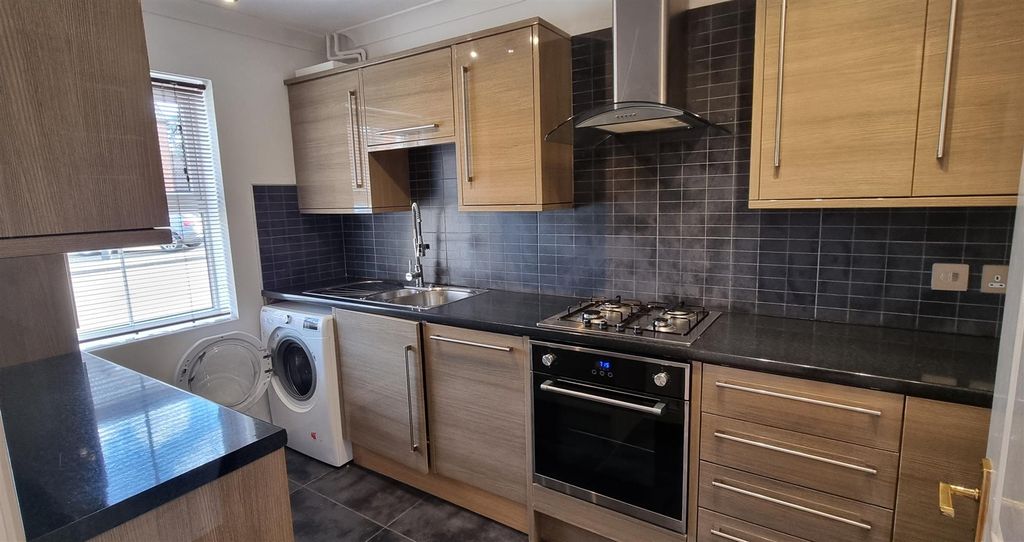 Property photo 2 of 20 Kitchen