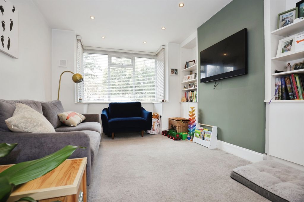 Property photo 3 of 12