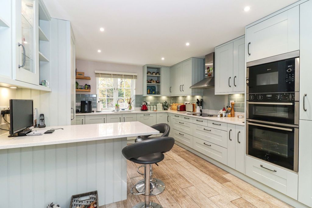 Property photo 2 of 20 Kitchen