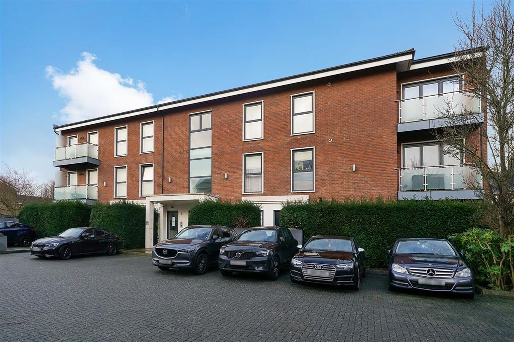 Property photo 1 of 15 Flat 21, Crystal Court - Ez7TV1Qfiphsn9Bma1Vp.Jpg
