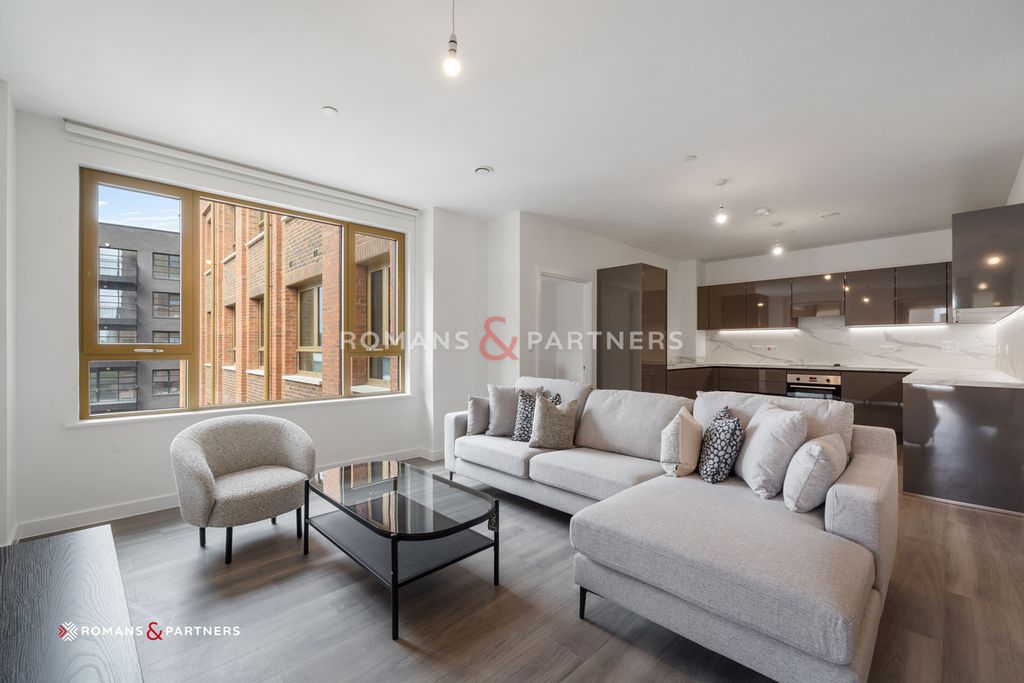 Property photo 1 of 18