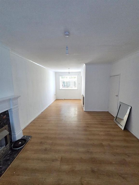 Property photo 2 of 10 Gartons 5.Jpg