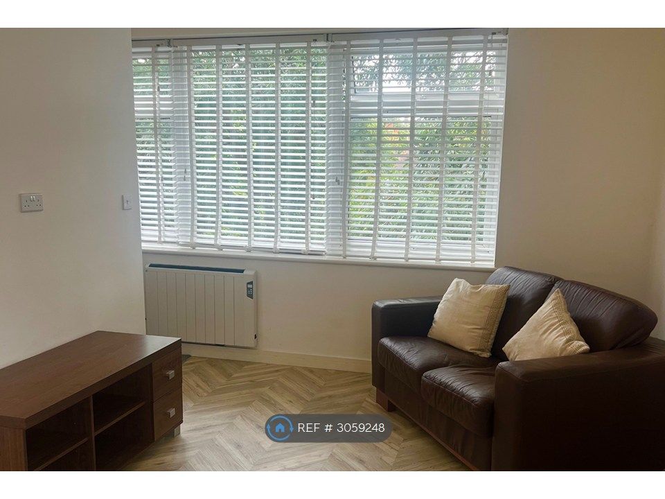Property photo 3 of 9 Sofa And Tv Unit Not Included