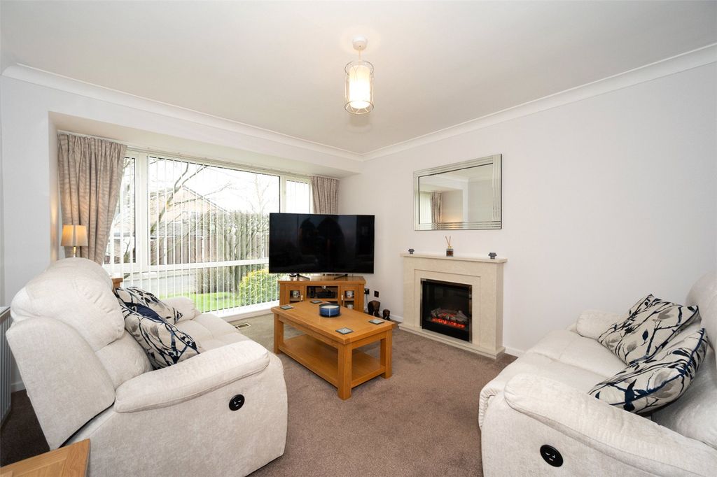 Property photo 3 of 30 Living Room