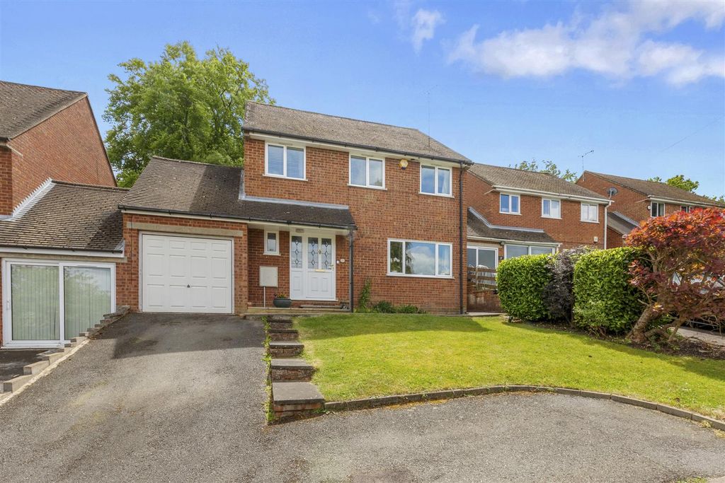 Property photo 1 of 18 3 Sabina Close, Hp12 3Hf-7.Jpg