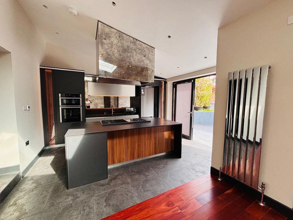 Property photo 2 of 14 Kitchen