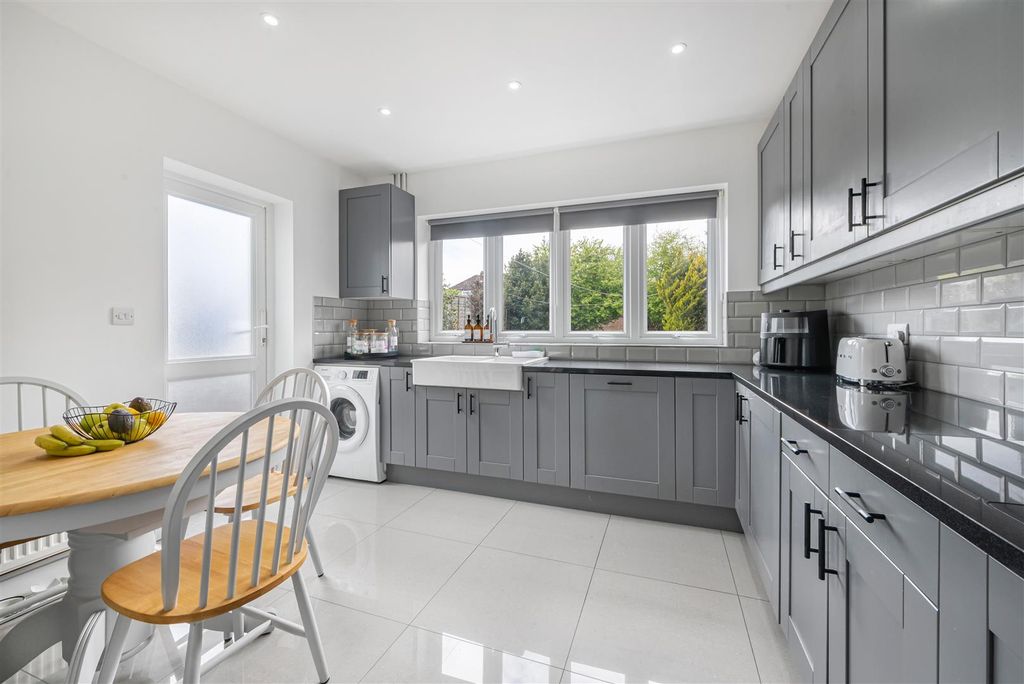 Property photo 3 of 17 10_78880.Jpg