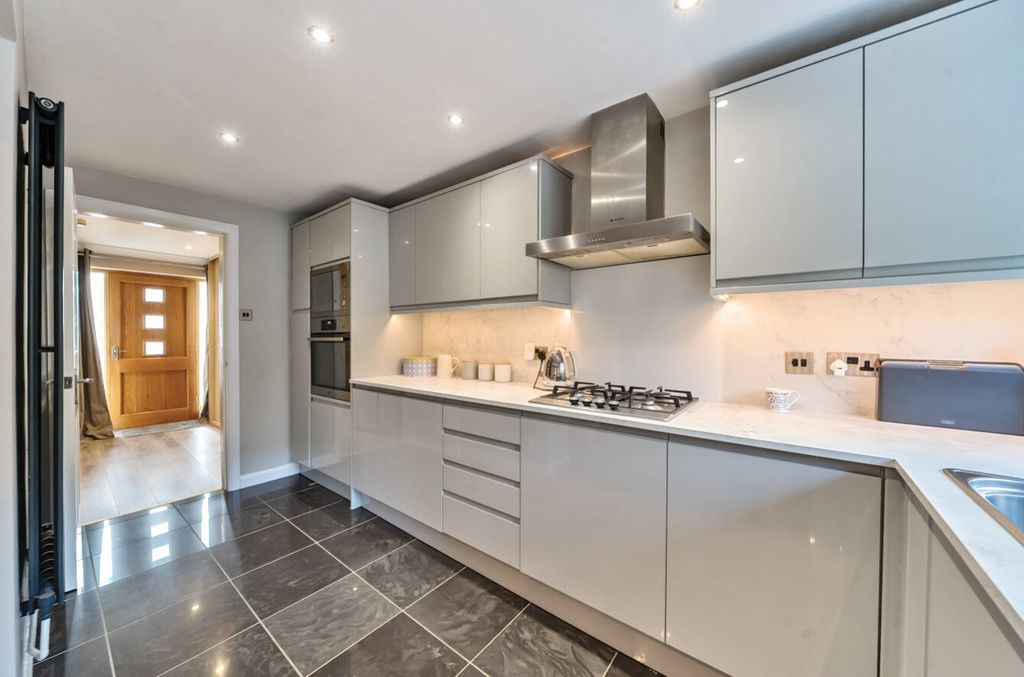 Property photo 2 of 26 Ewemove Harrogate Breakfast Kitchen
