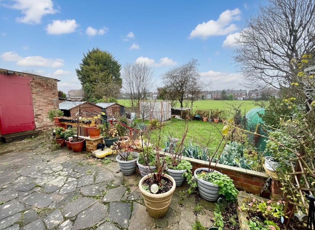 Property photo 2 of 11 4695612