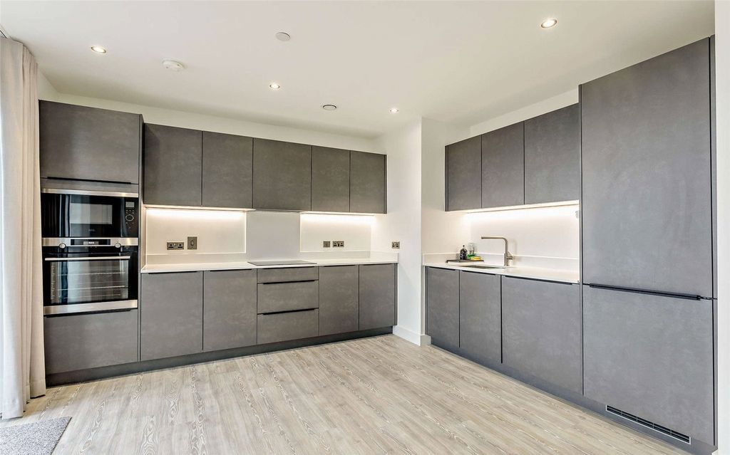 Property photo 2 of 22 Lounge/Kitchen