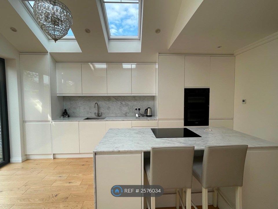 Property photo 2 of 30