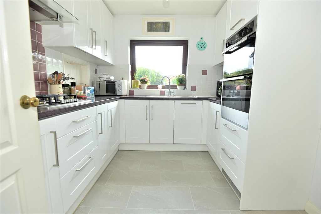 Property photo 3 of 14 Picture No. 12