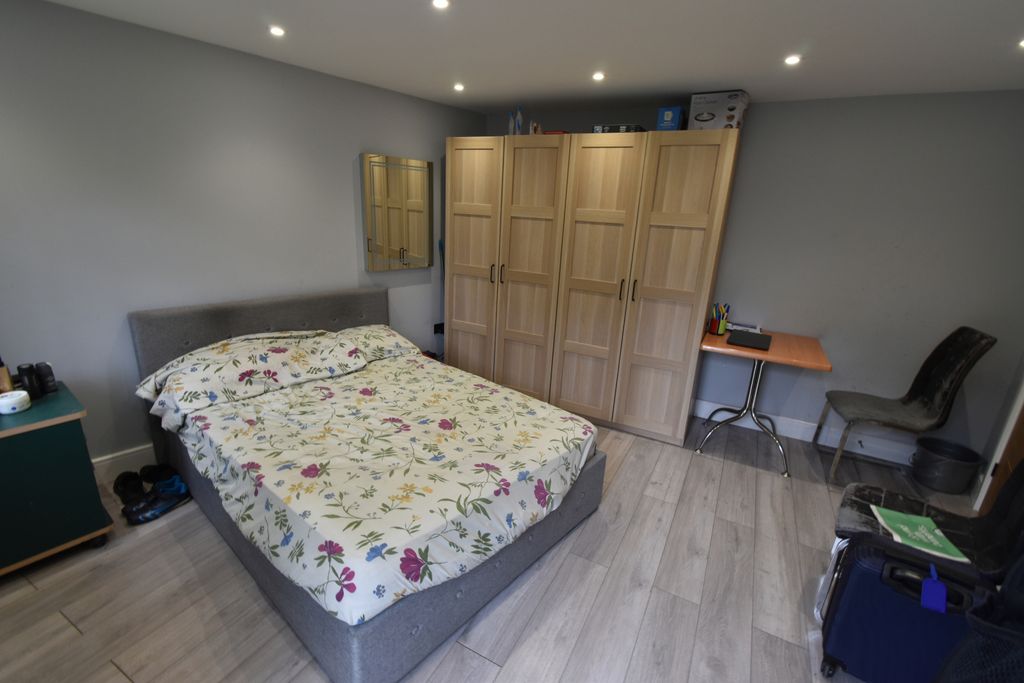 Property photo 2 of 5 Gallery