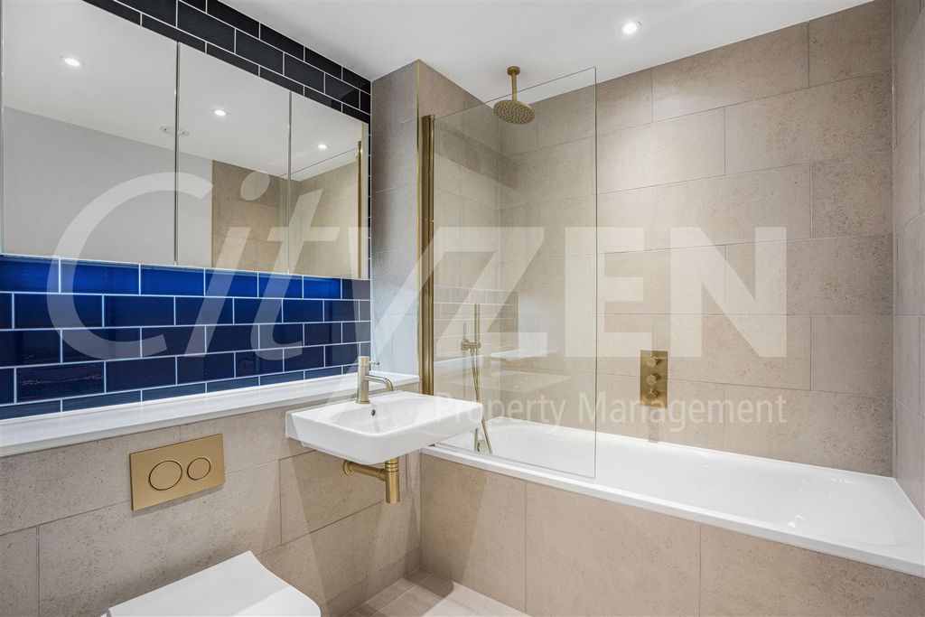 Property photo 3 of 34 Bathroom (Photo Of Same Flat Type)