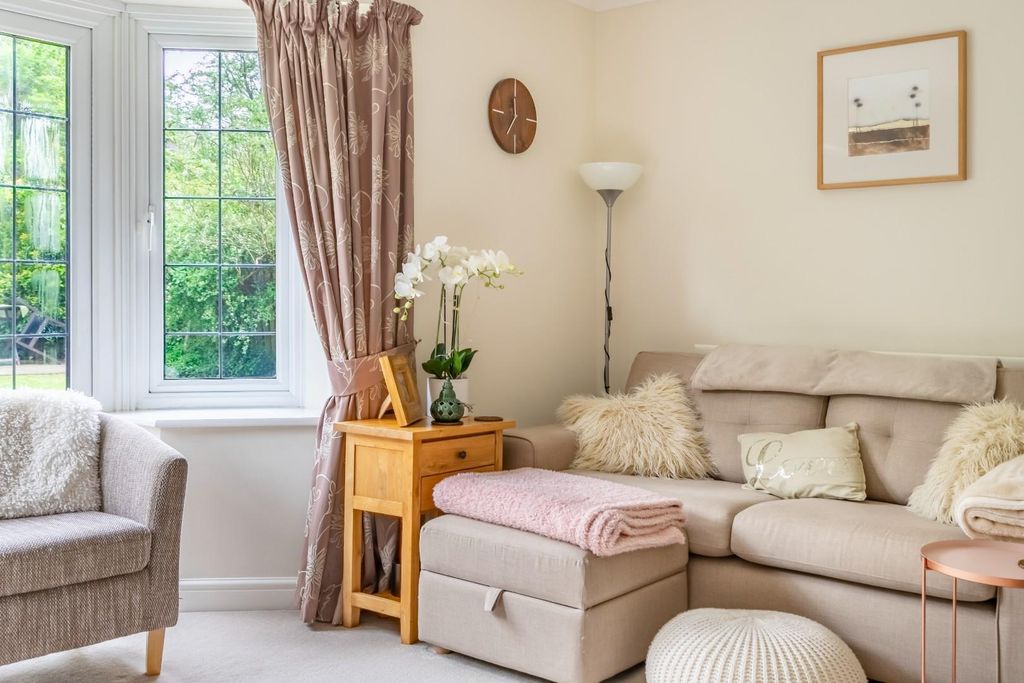 Property photo 3 of 21 Living Room