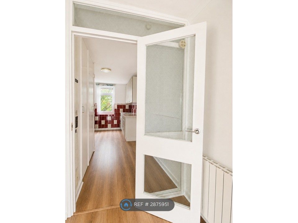 Property photo 3 of 14 Kitchen Entrance