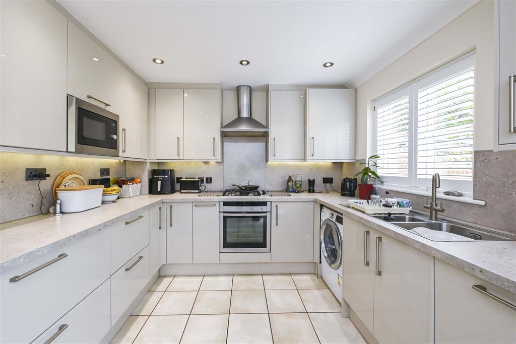 Property photo 3 of 13 Bartholemew-Close-12.Jpg