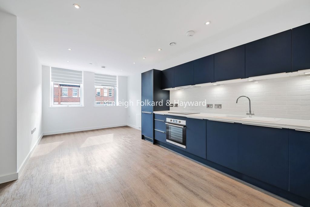 Property photo 2 of 8 91685488-ce42-451B-8