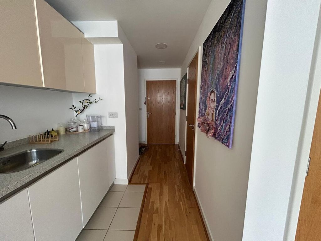 Property photo 3 of 11 Hallway