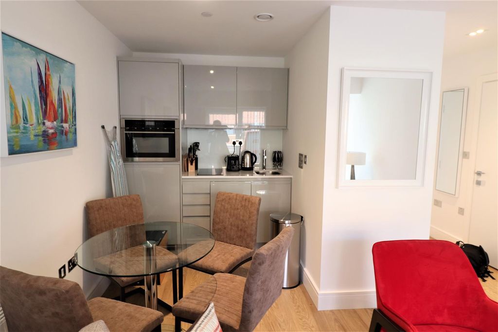 Property photo 3 of 8