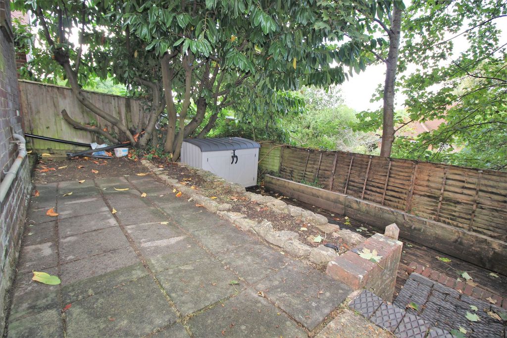 Property photo 2 of 8 Garden