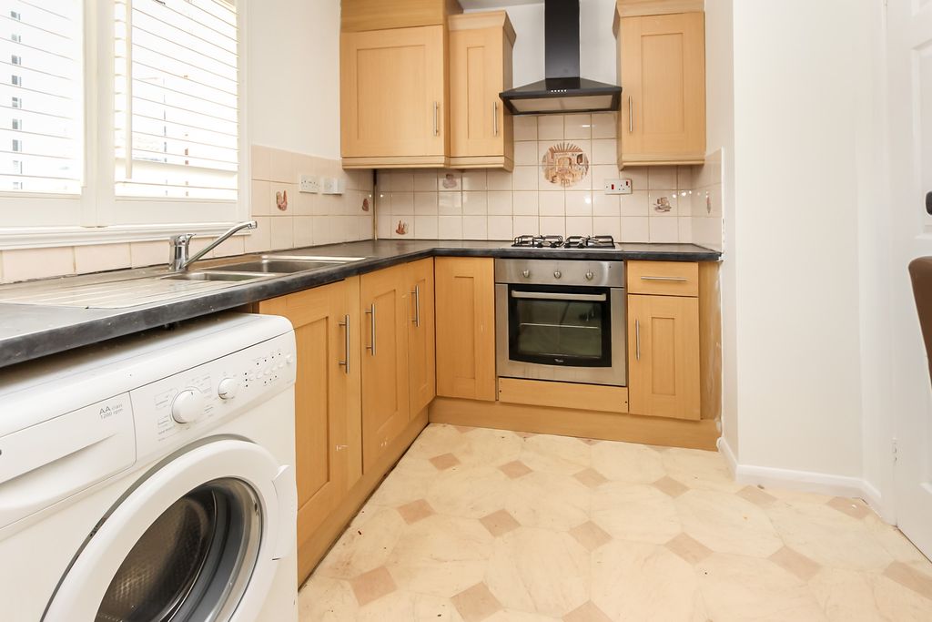 Property photo 3 of 6 Kitchen