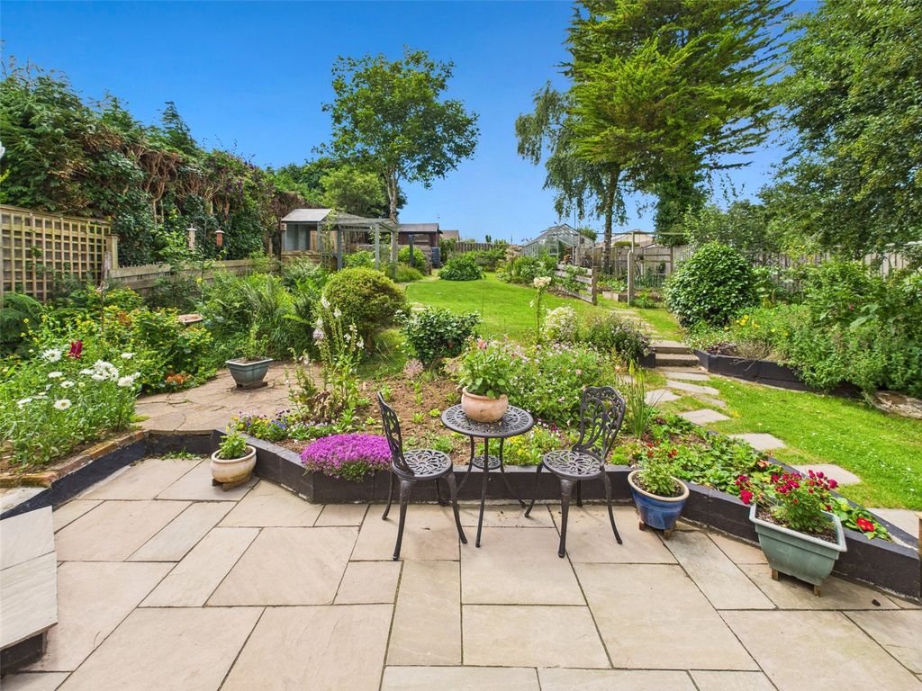 Property photo 2 of 16 Garden