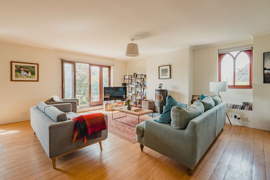 Property photo 2 of 40