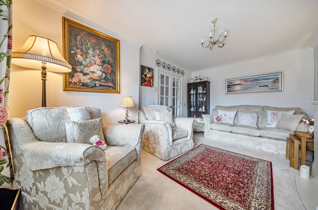 Property photo 3 of 14 1396750-18-696507...