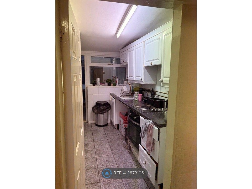 Property photo 2 of 10 Kitchen