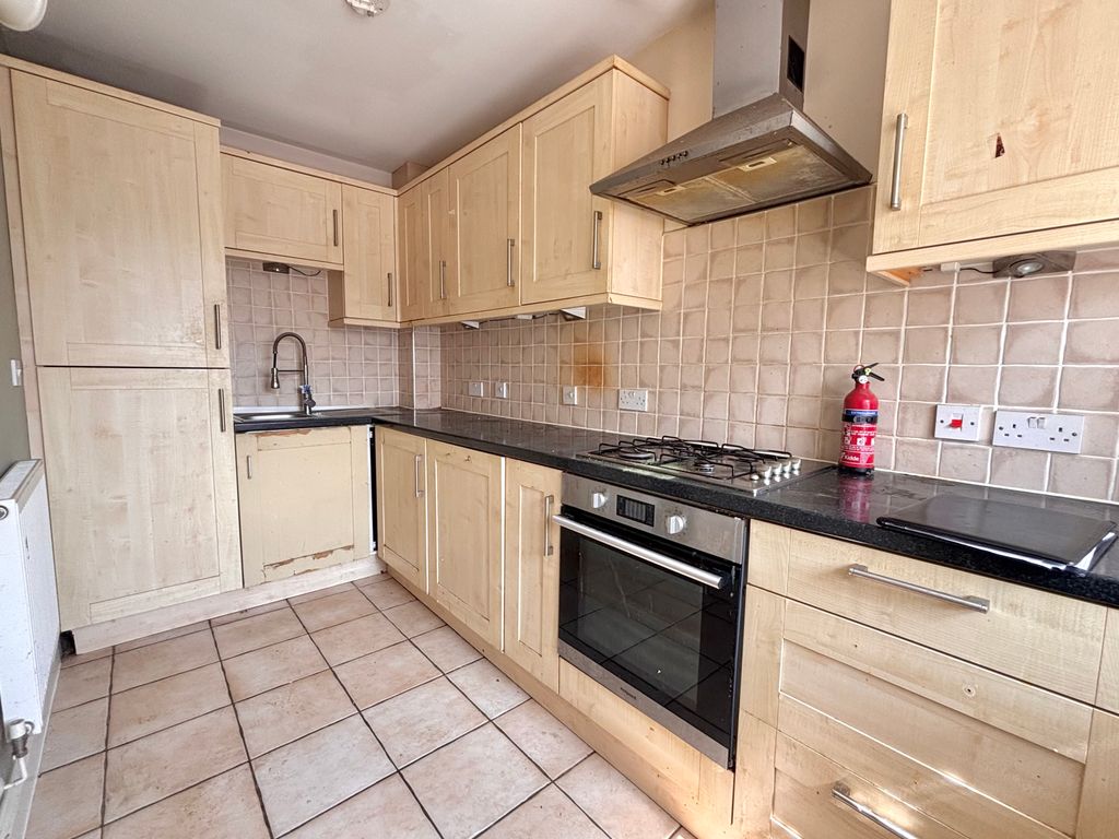Property photo 2 of 12 Img_9906