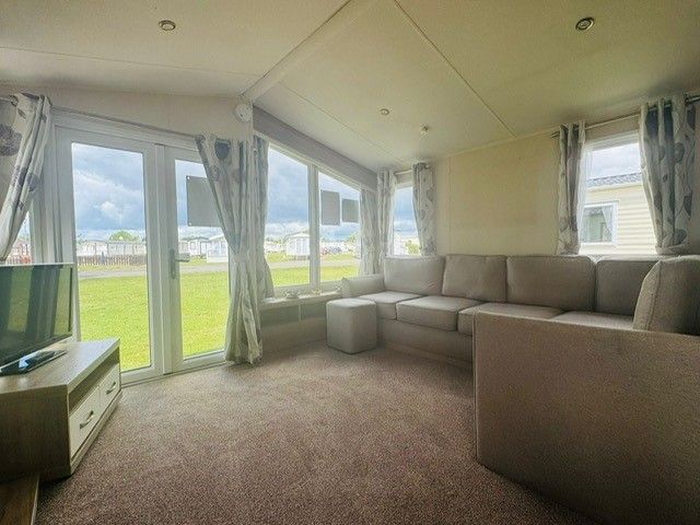 Property photo 3 of 10 Bk Bluebird Grosvenor 2014 Car0023918 139657095.Jpeg