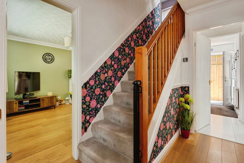 Property photo 2 of 17 Photo