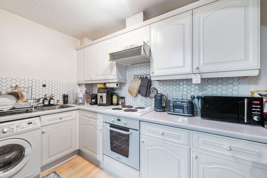 Property photo 2 of 12 Kitchen