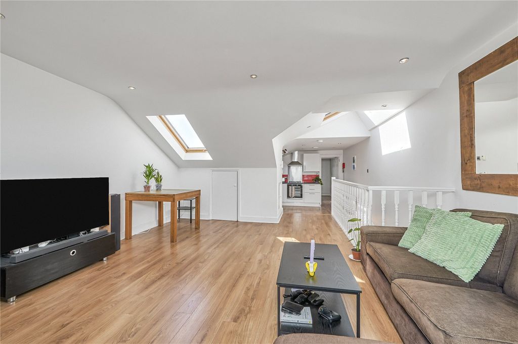 Property photo 3 of 14 Picture No. 33