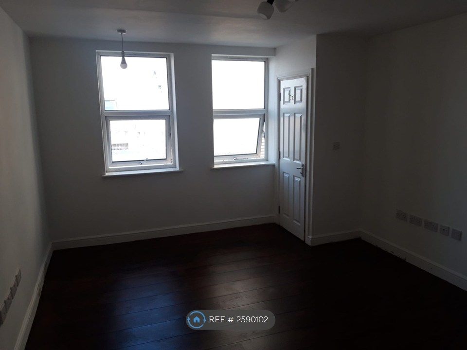 Property photo 3 of 8 Bedroom