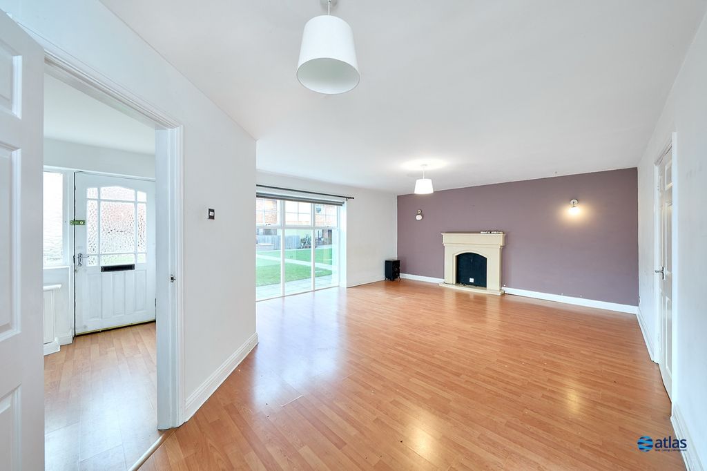 Property photo 1 of 19 Living Room