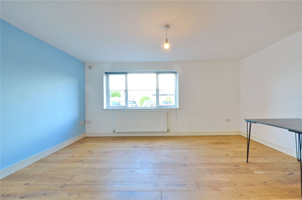Property photo 3 of 11 Picture No. 01