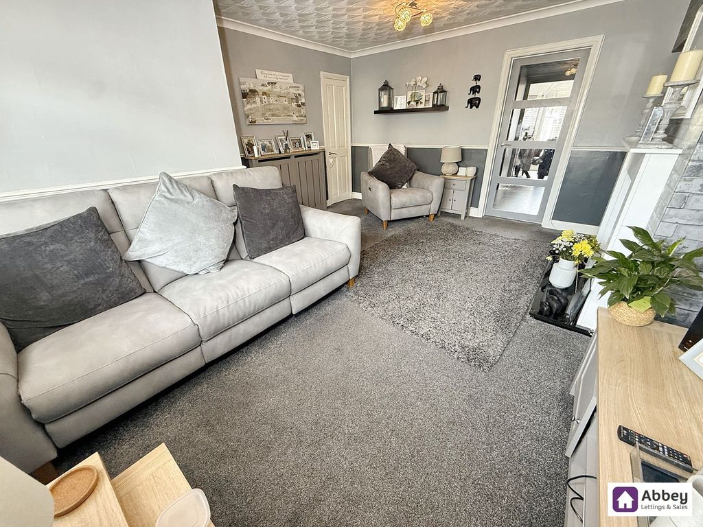 Property photo 3 of 15 Lounge