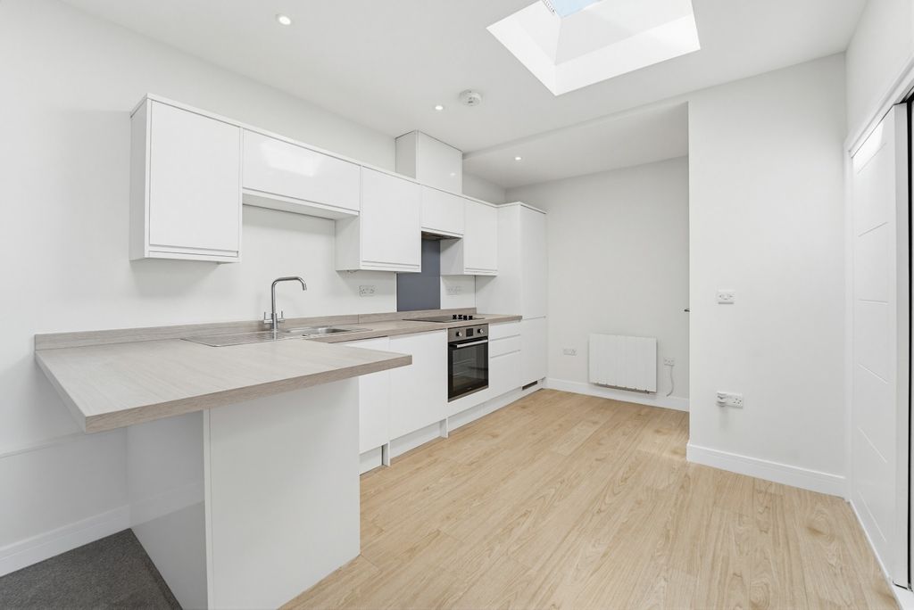 Property photo 3 of 16 5039573