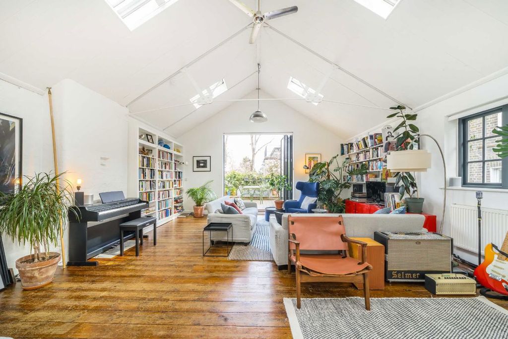 Property photo 2 of 9