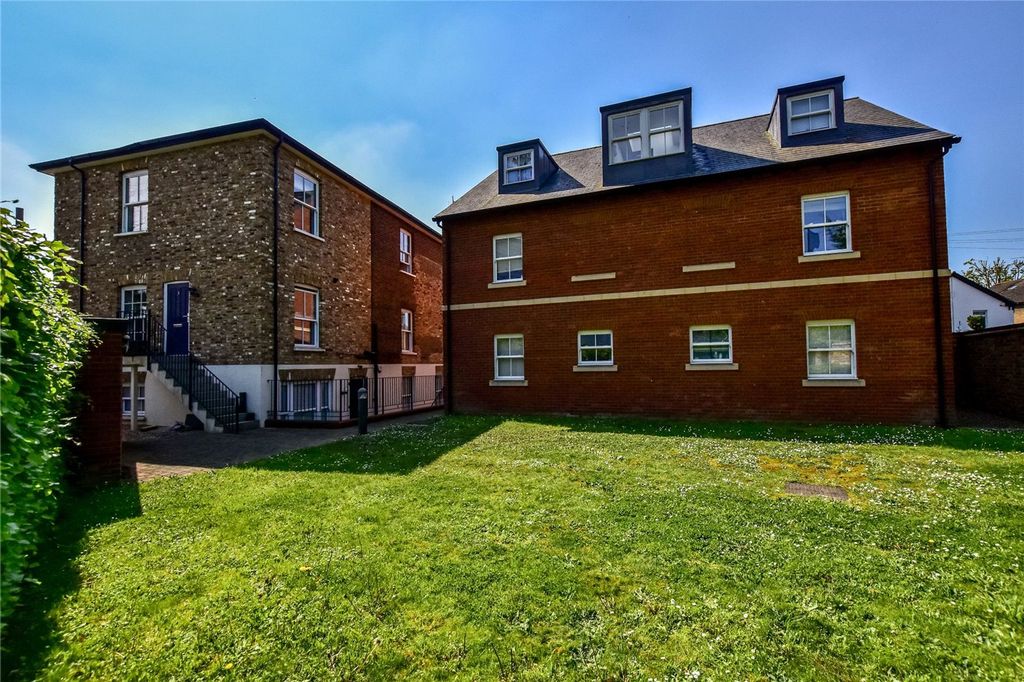 Property photo 3 of 16 Exterior View 1