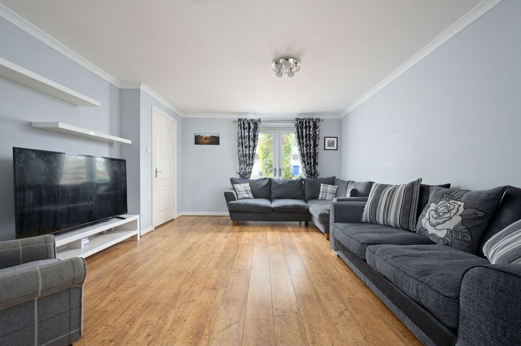 Property photo 2 of 26