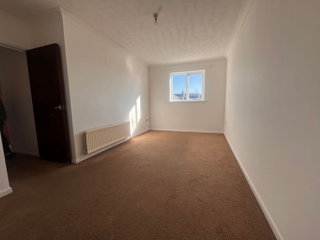 Property photo 3 of 5 Living Room