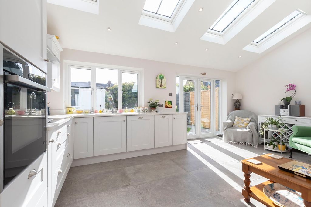 Property photo 3 of 14