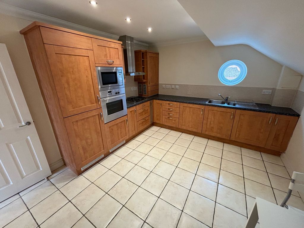 Property photo 3 of 10 Kitchen