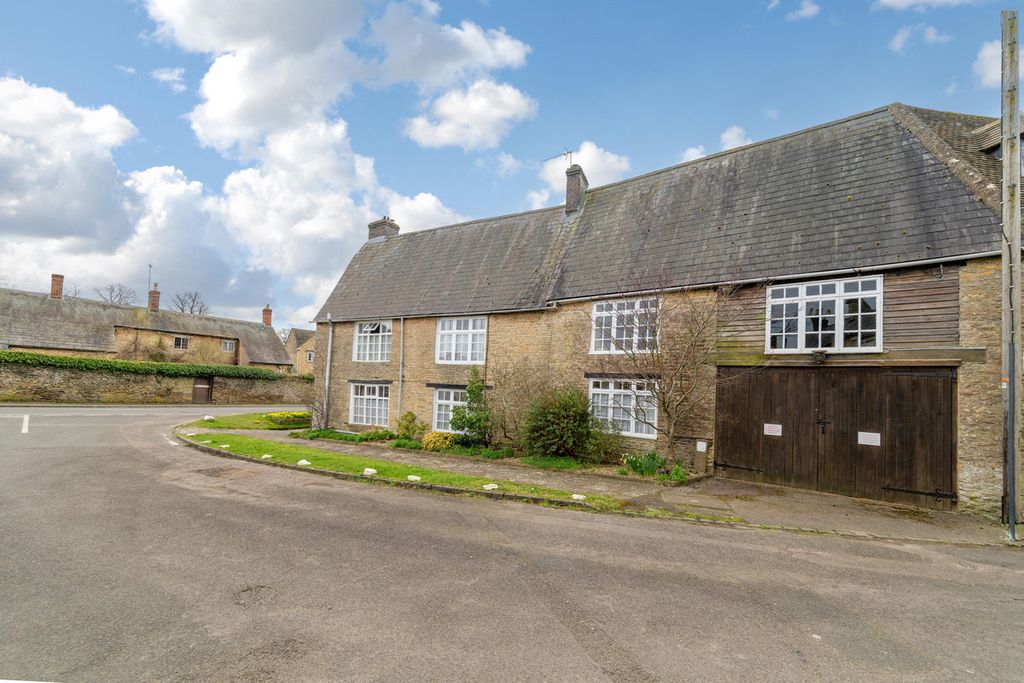 Property photo 1 of 33