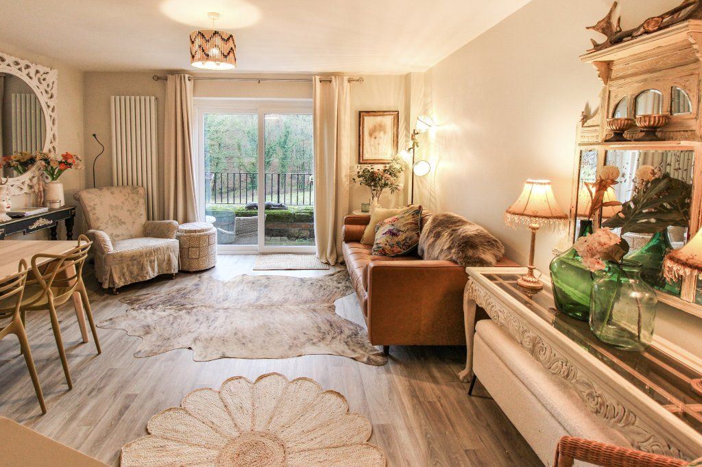 Property photo 2 of 21 Sitting/Dining Room