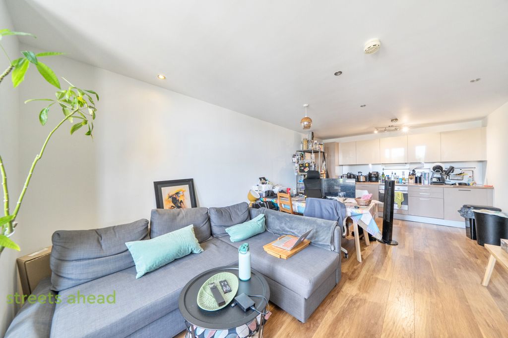 Property photo 3 of 18 02071058-1F59-438...